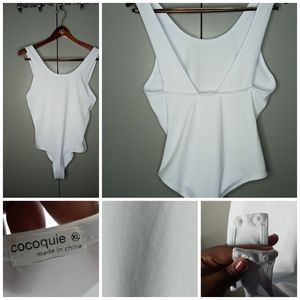 🌵All white Body suit size XL